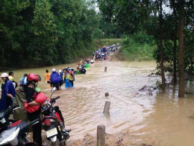Tin tức trong ngày - 17 người thương vong do mưa lũ ở miền Trung