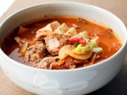 Ẩm thực - Cách làm canh kim chi cá ngừ &quot;mê hoặc&quot; cả nhà