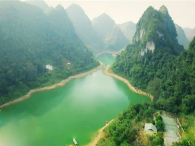 Du lịch - Cuối tuần rủ nhau về hồ Thang Hen "trốn đời"