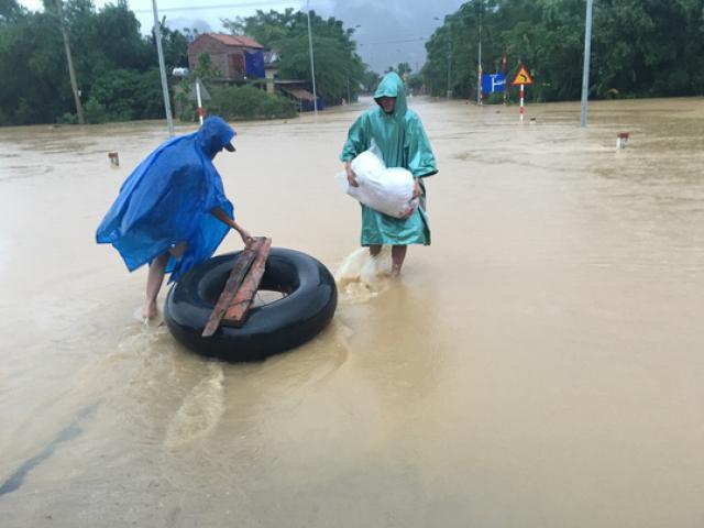 Tin tức trong ngày - Đêm trắng ở vùng rốn lũ