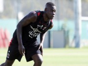 Bóng đá - SAO bóng đá &amp; quá khứ dữ dội: Balotelli và nỗi ám ảnh màu da (P3)