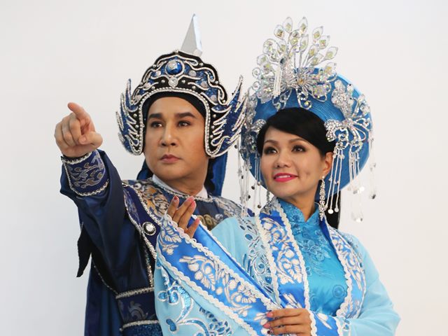 Ca nhạc - MTV - Nghệ sĩ Ngọc Huyền bất ngờ về Việt Nam ngồi "ghế nóng"