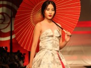 Người mẫu - Hoa hậu - Nam Em hóa gái Nhật hững hờ đầm cúp ngực trên sàn catwalk