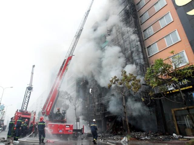 Sau vụ cháy 13 người chết, HN lập đoàn kiểm tra quán karaoke