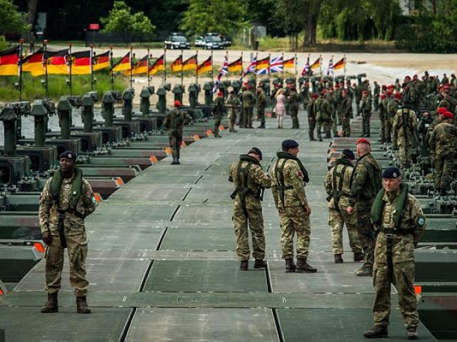 Thế giới - 30 vạn quân NATO ở tình trạng cảnh giác cao với Nga