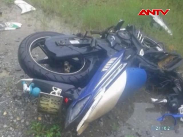 Tai nạn giao thông - Xe máy đấu đầu xe khách, 3 thanh niên tử vong