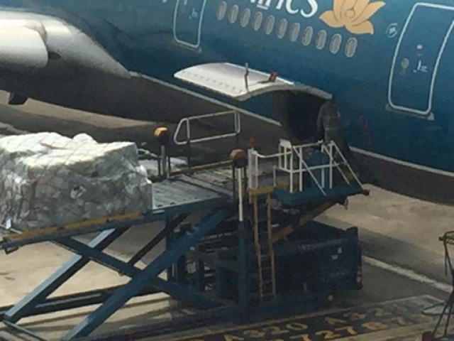 Tin tức trong ngày - Tin mới vụ đoàn công tác mất 50 triệu khi đi máy bay