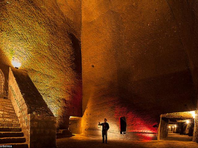 Bí ẩn bên trong đường hầm bị lãng quên ở Italia