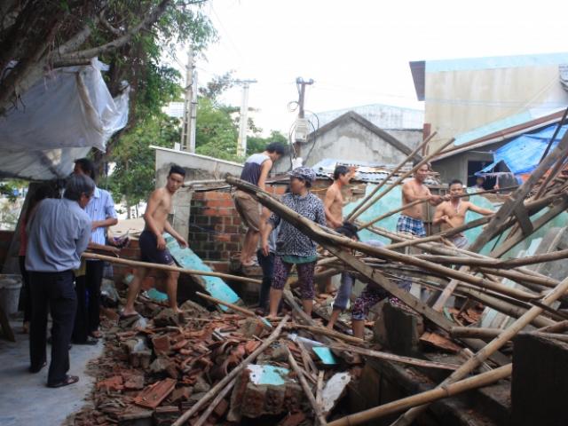 Tin tức trong ngày - Ấm tình người trong vùng rốn lũ