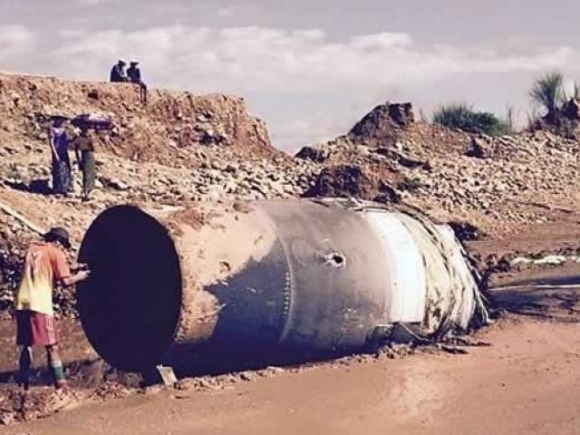 Thế giới - Vật thể lạ khổng lồ bằng kim loại rơi xuống Myanmar