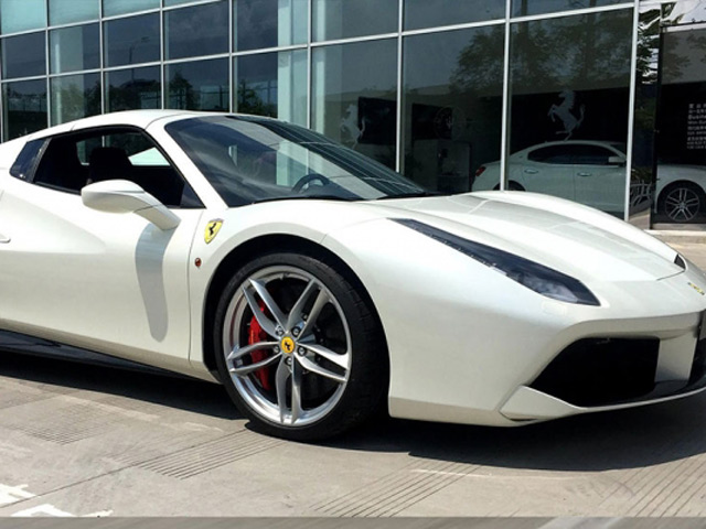 Tư vấn - Mãn nhãn những pha bứt tốc của Ferrari 488 GTB tại Việt Nam