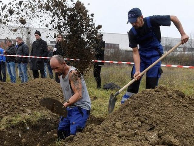 Phi thường - kỳ quặc - Cuộc thi tìm người đào mộ nhanh nhất châu Âu