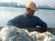 Phi thường - kỳ quặc - Kéo lưới vớ được tảng chất nôn cá voi giá 57 tỷ đồng