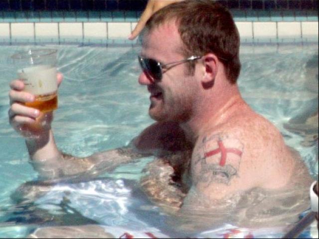 Bóng đá - ĐT Anh: Xả trại, Rooney say xỉn ở quán bar