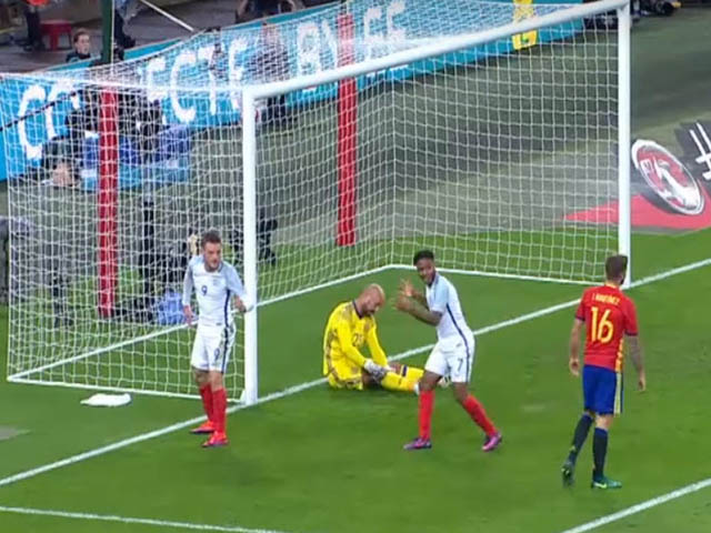 Bóng đá - Hài hước: Sao tuyển Anh ăn mừng kiểu "ma nơ canh"