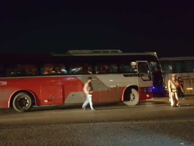 Tin tức trong ngày - Nghẹt thở truy bắt xe khách 47 chỗ nhồi hơn 80 khách