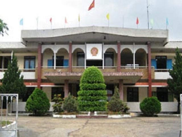 Tin tức trong ngày - Đình chỉ công tác nữ phó phòng bị dân tố "vô văn hóa"