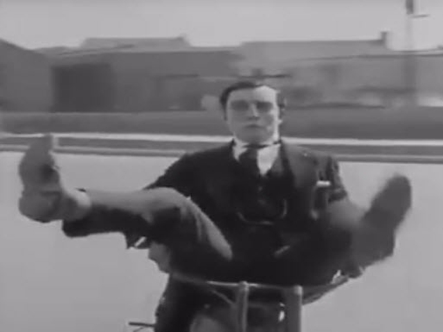 Video Clip Cười - Clip hài: Khi cao thủ trổ tài... "tổ lái"