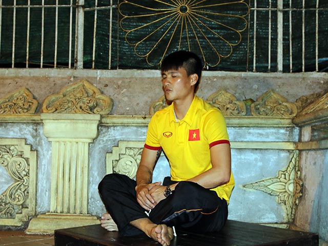 Bóng đá - Hữu Thắng, Công Vinh, Công Phượng...đi chùa Vàng cầu may ở AFF Cup