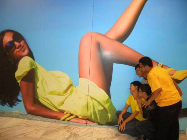 Tranh vui - Hành động "khó hiểu" khiến chị em hoang mang