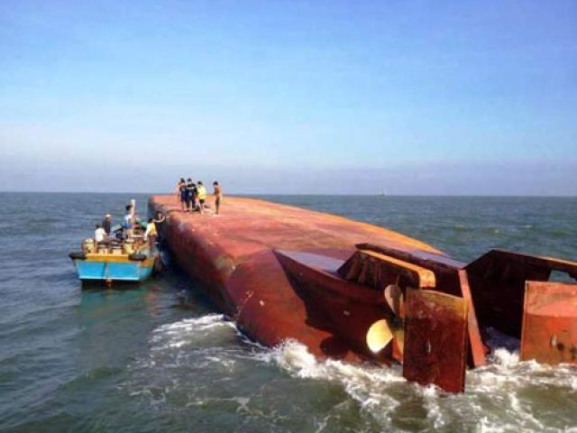 Tin tức trong ngày - Thợ lặn tìm thấy nữ thuyền trưởng sà lan gặp nạn ở độ sâu 10m