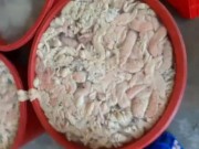 Thị trường - Tiêu dùng - Kinh hãi phát hiện 1,4 tấn lòng heo thối đang được ngâm hóa chất tẩy