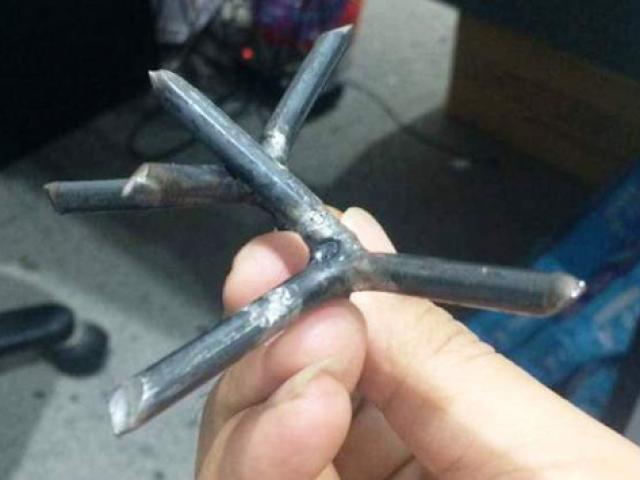 Tin tức trong ngày - Tài xế ô tô bức xúc vì dính “bẫy đinh” trên quốc lộ 1