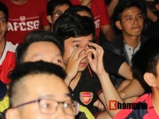 Bóng đá - &quot;Xé nát&quot; lưới MU cuối trận, fan Arsenal bật khóc nức nở