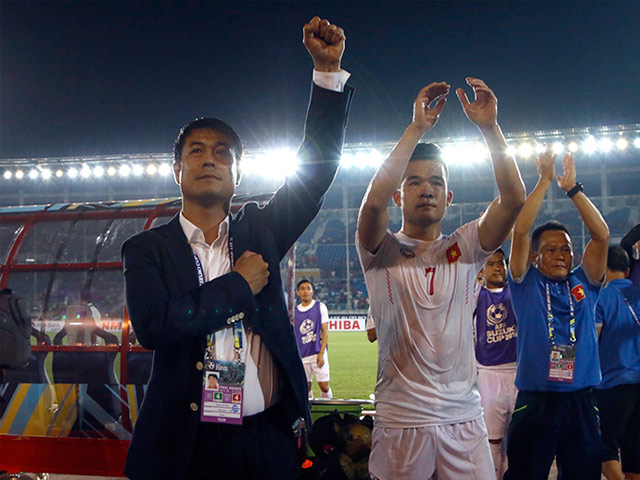 Bóng đá - HLV Hữu Thắng: Chưa nghĩ đến Malaysia, cứ vui đã