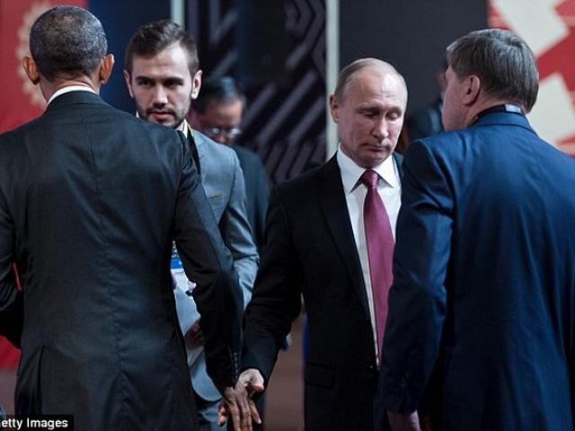 Cái bắt tay lạnh lẽo nhất lịch sử giữa Obama và Putin