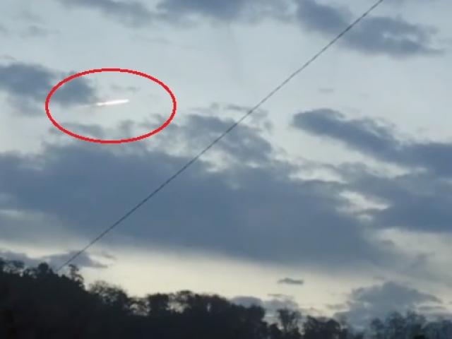 Thế giới - Nhật Bản: “Thiên thạch” bốc cháy trên trời sau động đất