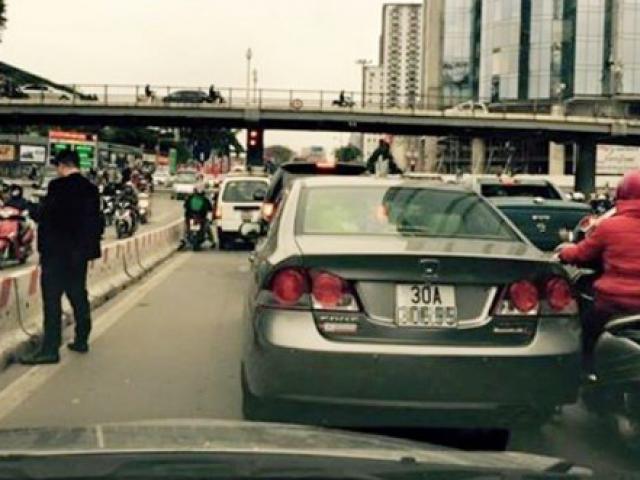 Tin tức trong ngày - Tè bậy giữa đường: Không có nhà vệ sinh thì "đi" vào đâu?