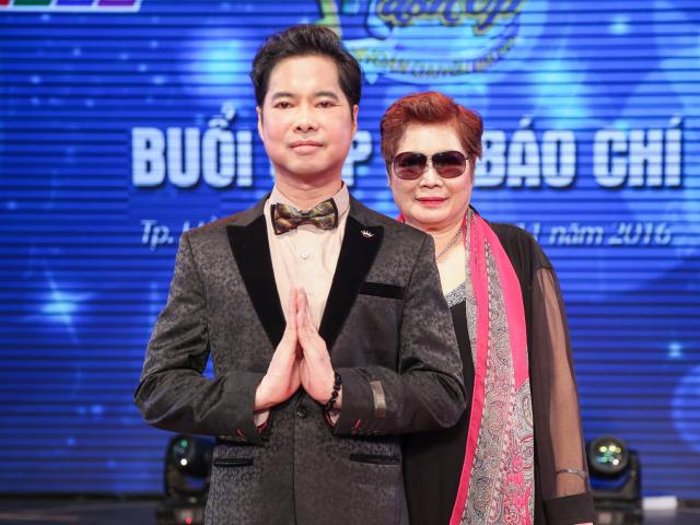 Ca nhạc - MTV - Ngọc Sơn 45 tuổi vẫn được mẹ hộ tống đi thi hát