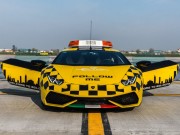 Tin tức ô tô - Lamborghini Huracan được dùng làm xe dẫn đường máy bay