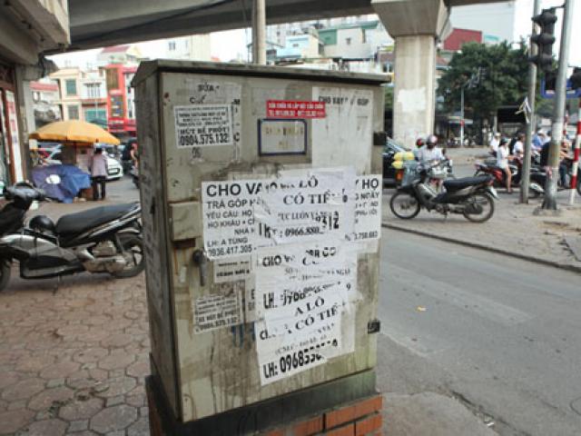 Ảnh: “Ma trận” quảng cáo thông cống,  hút bể phốt ở Hà Nội