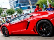 Tư vấn - Siêu Lamborghini Aventador Roadster náo loạn Sài Gòn khi đổ xăng