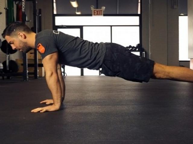 Tin tức trong ngày - “Hít đất” sai tư thế có ảnh hưởng đến sinh lý?