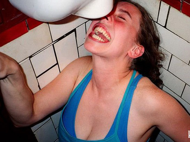 Tranh vui - "Lộn ruột" với những con người thích làm "trò cười"