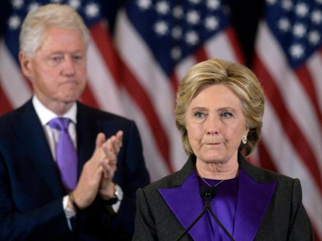 Obama hối thúc bà Clinton nhận thua đêm bầu cử