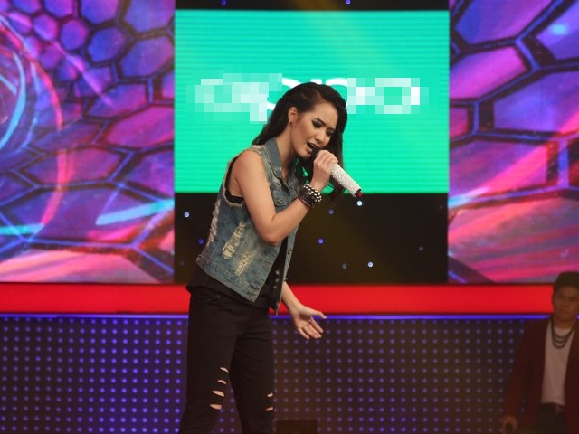 Ca nhạc - MTV - Ngỡ ngàng với cảnh "thánh nữ Bolero" hóa rocker