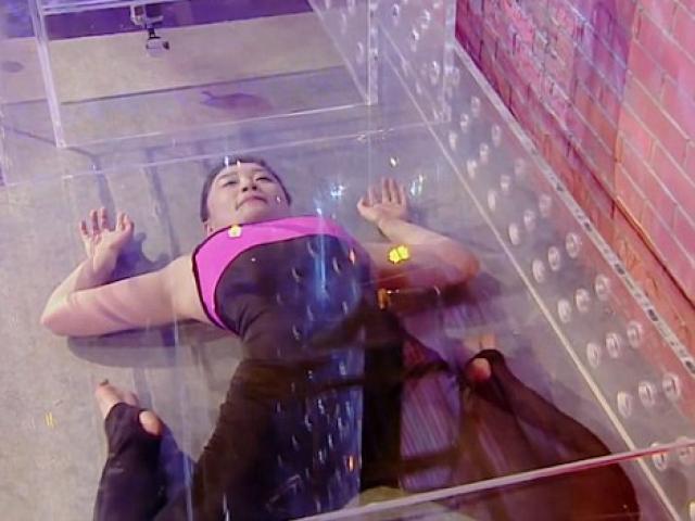 Phi thường - kỳ quặc - Cô gái xinh đẹp có cơ thể dẻo đến kinh ngạc