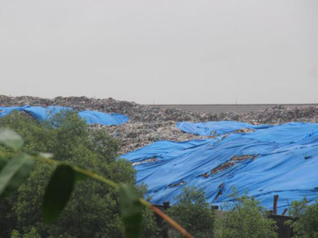 Tin tức trong ngày - Nhà máy xử lý rác... ngập rác