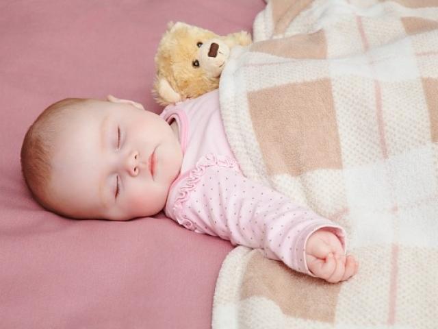 Sức khỏe đời sống - Những sai lầm của cha mẹ khiến con ốm vào mùa lạnh