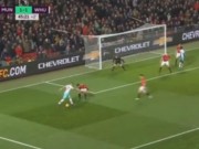 Bóng đá - Trọng tài &quot;ngó lơ&quot;, MU may mắn thoát penalty