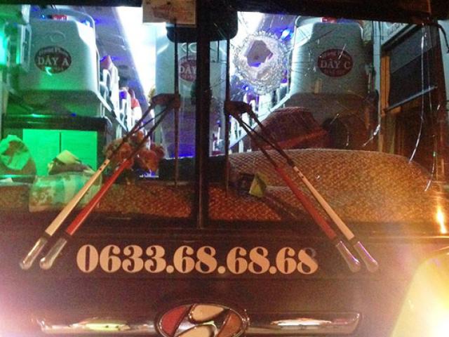 Tin tức trong ngày - Bắt 2 đối tượng ném đá xe khách trên Quốc lộ 20