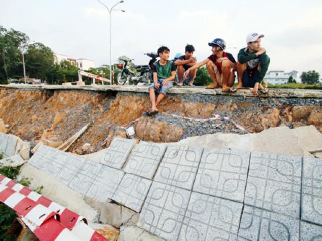 Tin tức trong ngày - Bờ kè trong ĐH Quốc gia TP.HCM vừa sử dụng đã sạt lở