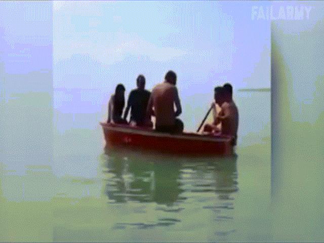 Video Clip Cười - Clip hài: Thể hiện trên biển và cái kết "đắng lòng"