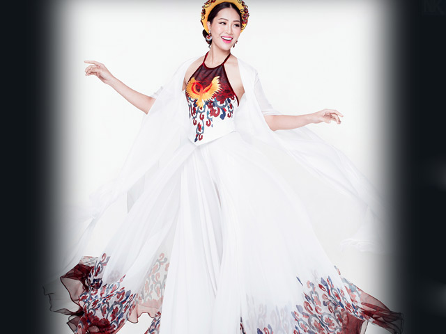 Diệu Ngọc diện áo yếm gợi cảm, bay bổng thi Miss World