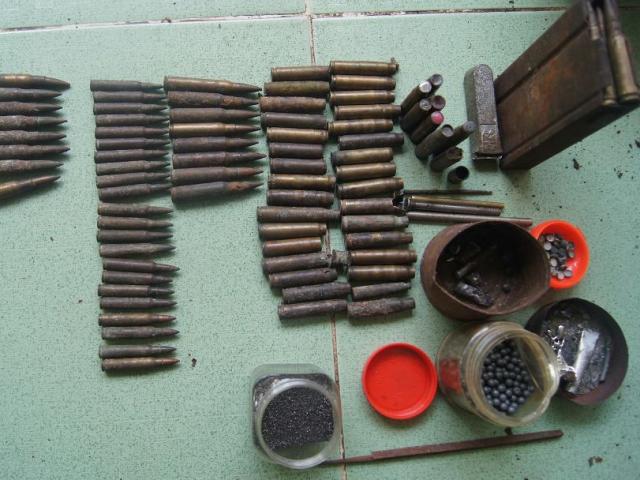 Pháp luật - Phát hiện “kho” súng, đạn, thuốc nổ trong nhà dân