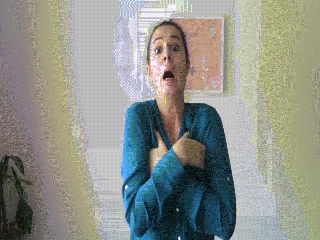 Thời trang công sở - 5 mẹo nhỏ"chữa cháy" chị em văn phòng khỏi sự cố váy áo